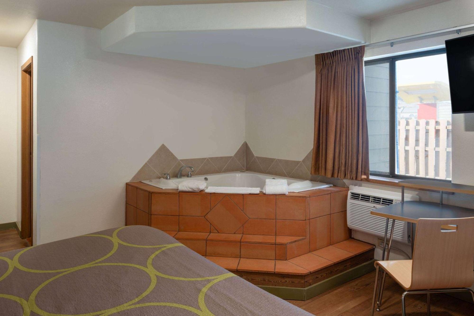 Super 8 By Wyndham Livingston Yellowstone Esterno foto