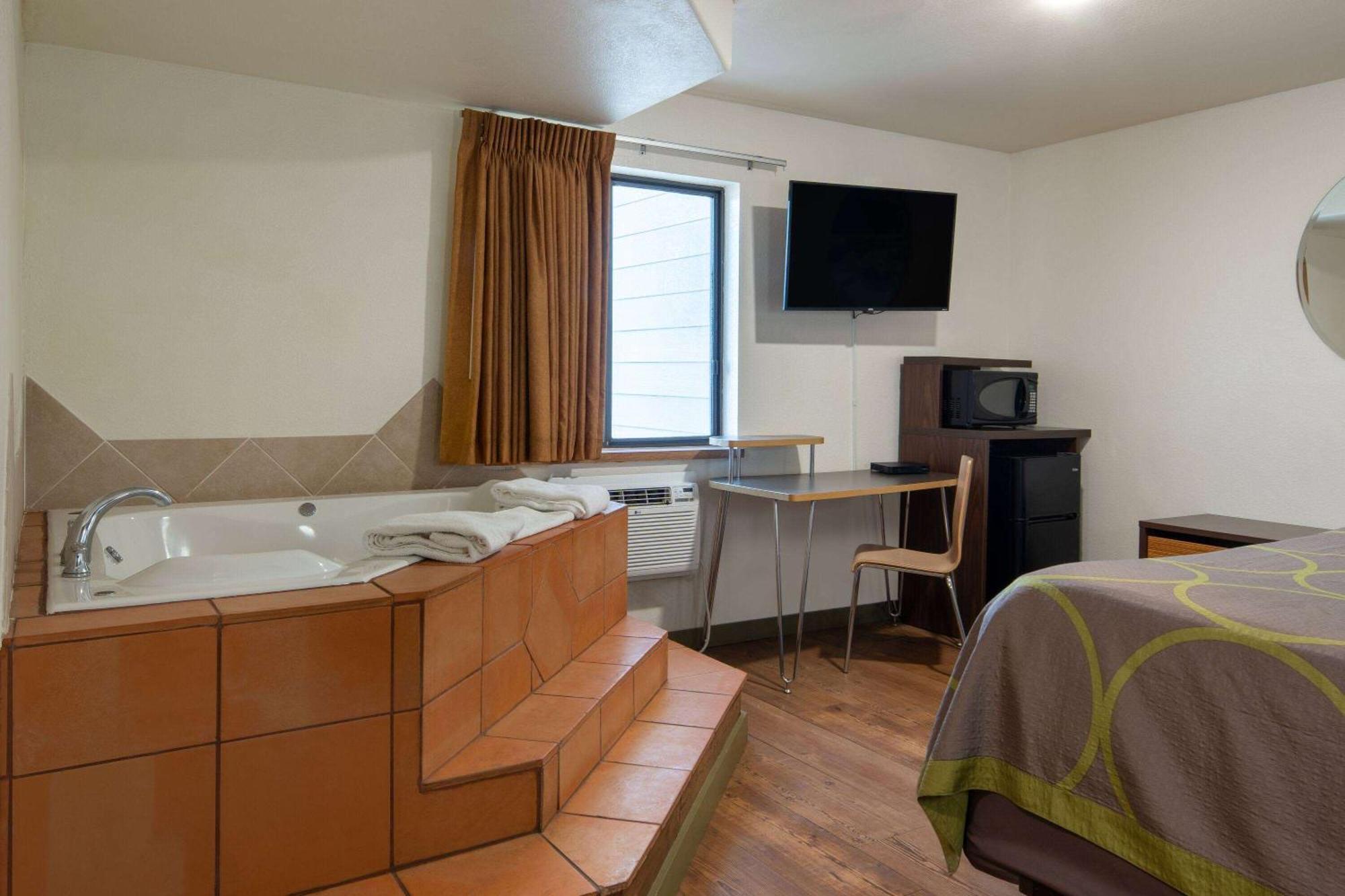 Super 8 By Wyndham Livingston Yellowstone Esterno foto