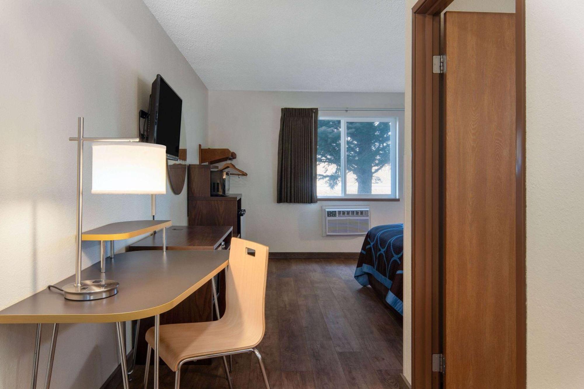 Super 8 By Wyndham Livingston Yellowstone Esterno foto